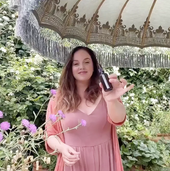 Duurzame tuinvrouw Anne maakt muggenspray