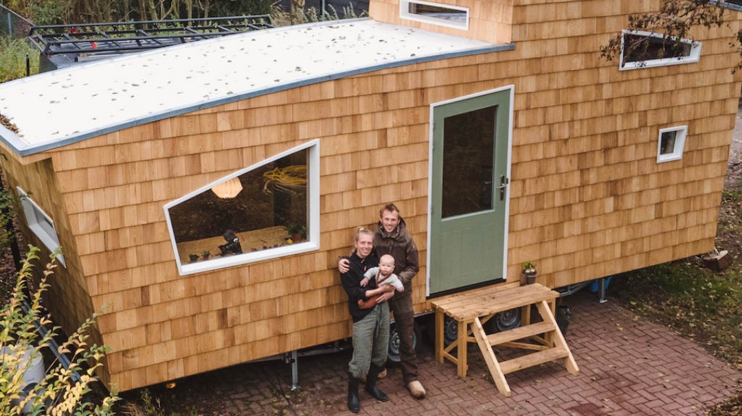 Familie voor hun tiny house | Foto: Koen Hofman