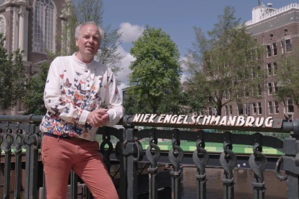 Geert bezoekt eerste homomonument ter wereld