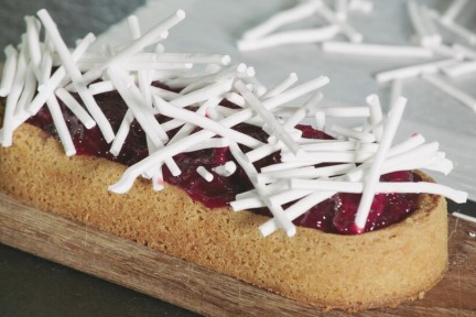 Kersenslof met meringue staafjes