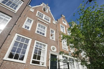 Vrouwenhofje in hartje Amsterdam
