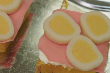 Marsepeinen boterhammetjes cake