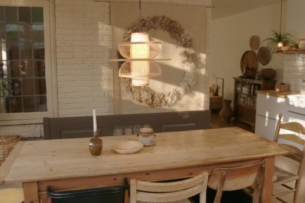 Huis gevuld met tweedehands meubels