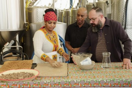 Ramon proeft Eritrees bier