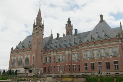 De tuin van het Vredespaleis in Den Haag