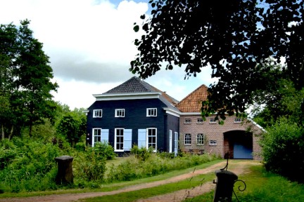 Een kleurrijke boerderij uit 1875