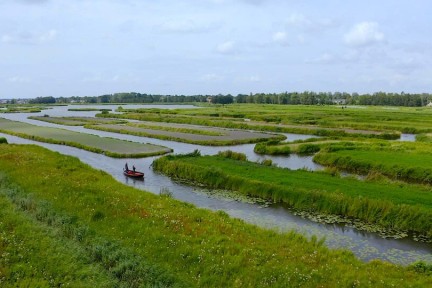 Marieke vaart door de Oosterdel
