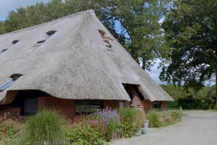Een Drentse boerderij vol retrospullen