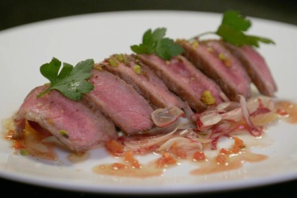 Entrecote met rode bieten en ui