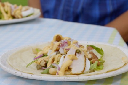 wrap met kip, mozzarella en hazelnoten