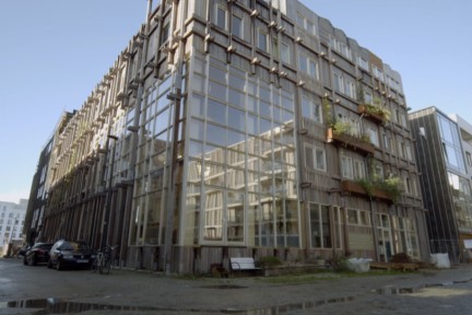 Een Amsterdamse woongroep van 50 vrienden