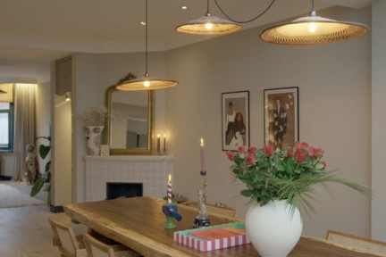 Wonen in een benedenwoning in een verzameling extravagante objecten