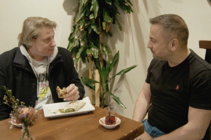 Leon Mazairac is in Amsterdam om de heerlijke lahmacun te proeven, ook bekend als Turkse pizza