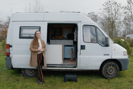 Ruth Elmira gooit haar leven om en woont permanent in een camper