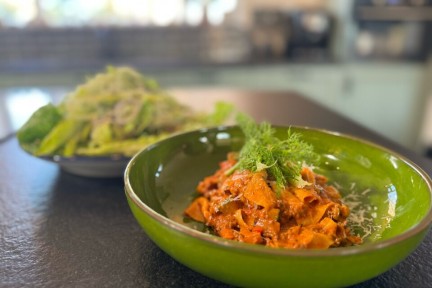 Chef-kok Ramon maakt snelle lasagne uit de pan