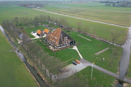 Stolpboerderij Broedersbouw in Zuidoostbeemster is omgetoverd tot appartementencomplex