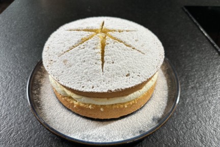 Ramon maakt een sneeuwster met zelfgemaakte advocaat