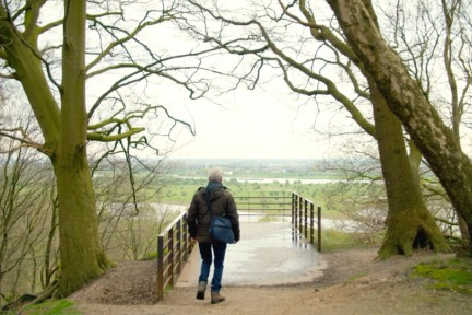 Bioloog Theo staat stil bij het ontwakende leven in het bos