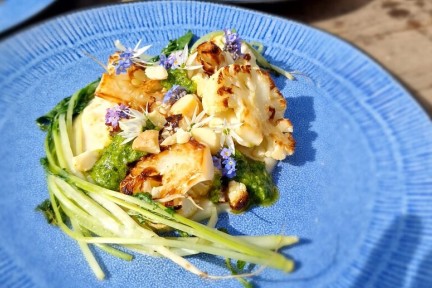 Gebakken bloemkool met pesto van raapstelen en munt