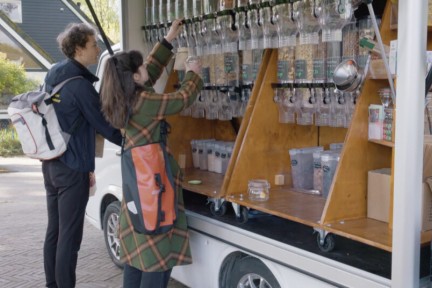 Een rijdende verpakkingsvrije kruidenier
