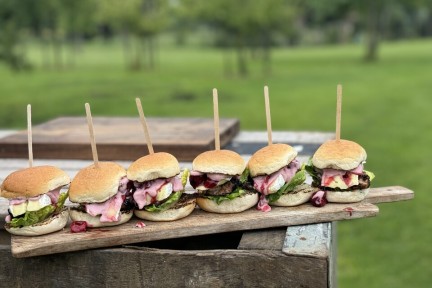 mini hamburgers met kip en morrelen