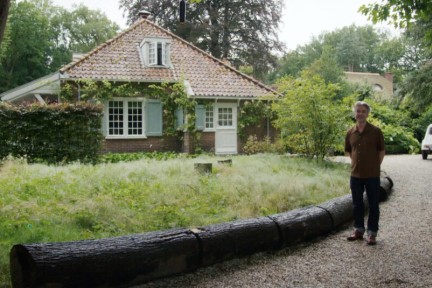 Een charmante woning met een in het oog springend spiegelplafond
