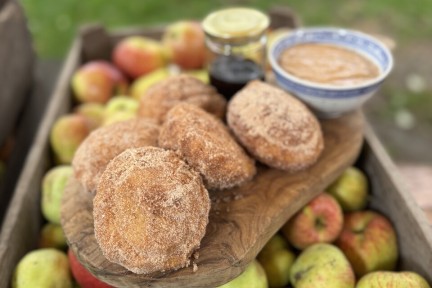 Appelbeignets met appel-perenstroop en kardemom