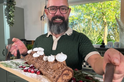 Ramon trapt het kerstmenu af met een klassieke Bouche de Noël