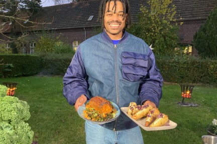 Pompoen ‘’rollade’’ met boerenkool gestoofd in broodbier en pastinaak met kruidenboter