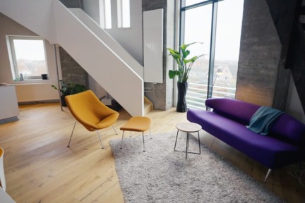 In Leerdam is Michiel de trotse eigenaar van een 50 meter hoge watertoren. Op zijn eigen unieke wijze heeft Michiel er zijn eigen woonpaleis van gemaakt en dat levert hem een geweldig huis én een de watertorenprijs 2024 op. Klimmen dus maar!