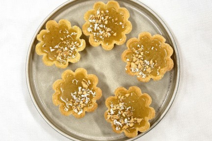 Kok Jetske van den Elsen is in Rotterdam bij Hiro, die zich verdiept in fermentatie.  Hij maakt onder meer verschillende soorten Japanse miso, met enkel natuurlijke ingrediënten.