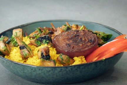 Kokosrijst met gekarameliseerde ui en ketjap tempeh