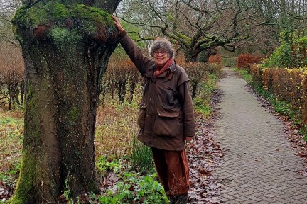 Heilien knapt de tuinen van haar oude tuinbouwschool op