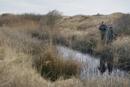 Boswachter Marieke bezoekt het bos op Texel