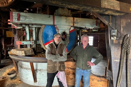 Alain Caron draait op de Zaanse Schans een dag mee met molenaar Ruud