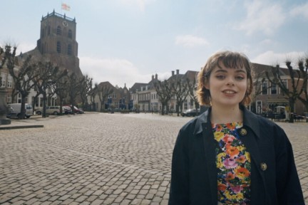 Inwoner Zoë laat trots Geertruidenberg zien, een plek met een lange historie