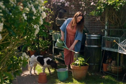 Anne Wieggers haalt de citroenen uit de kas