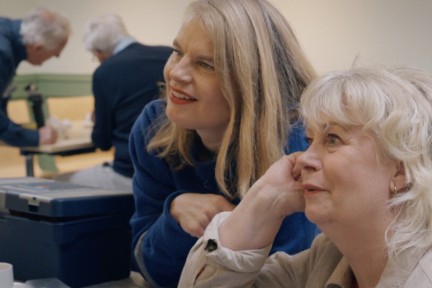 Marieke bezoekt een succesvol repair café en ontmoet de bedenker