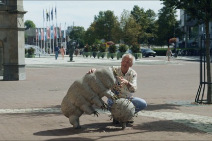 Geert met het kunstwerk