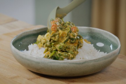 kerrie tofu en spinazie