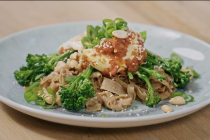 Bami met pindakaas en bimi