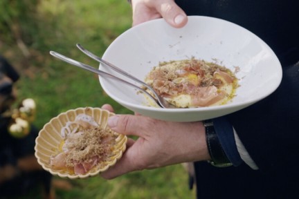 Aardappelmousseline met dungesneden rauwe ham en verse truffel