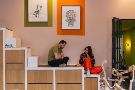 Tamara en Daan in hun Haagse appartement