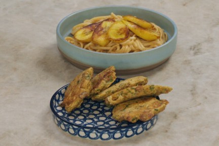 Noedels en pindapannenkoekjes