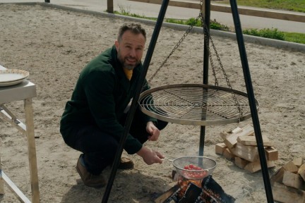 Samuel aan het koken