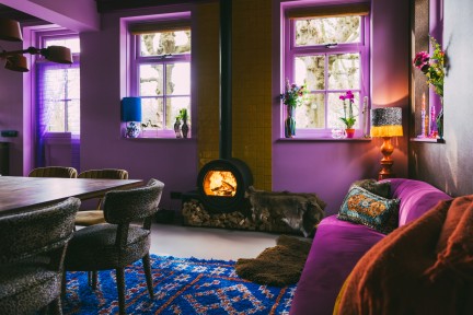 Een familieboerderij met knalkleuren en glitterbollen