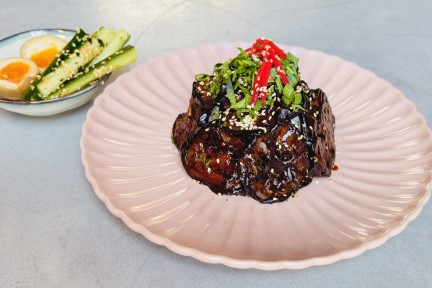 Gebakken aubergine in hoisinsaus