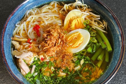 Ramon Brugman's Indonesische recept voor Soto Ajam met een gekookt eitje