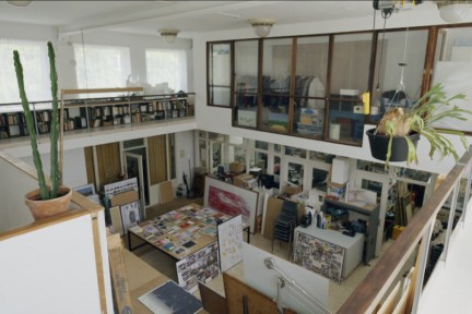 Wonen in een oude gymzaal met genoeg ruimte voor kunst
