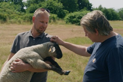 Leon proeft lokale specialiteiten in Hasselt